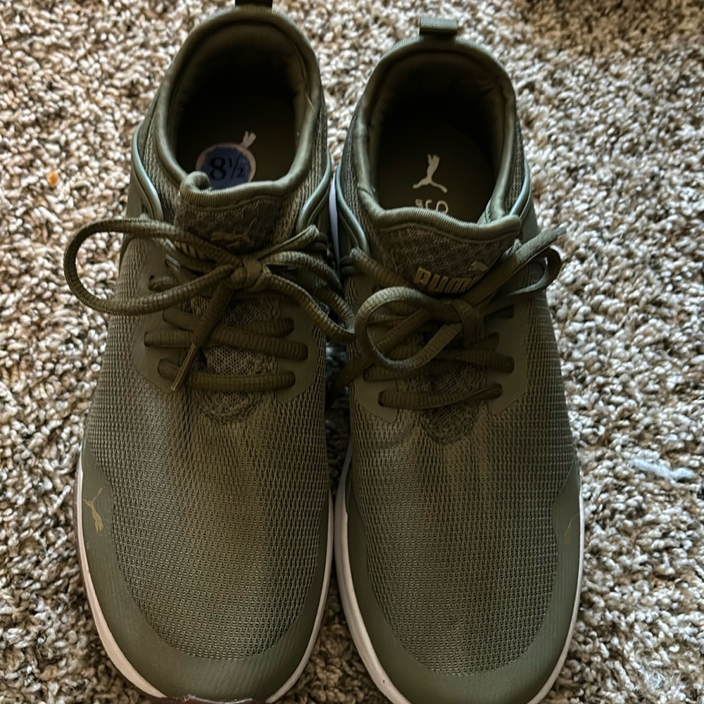 Puma tennis shoe